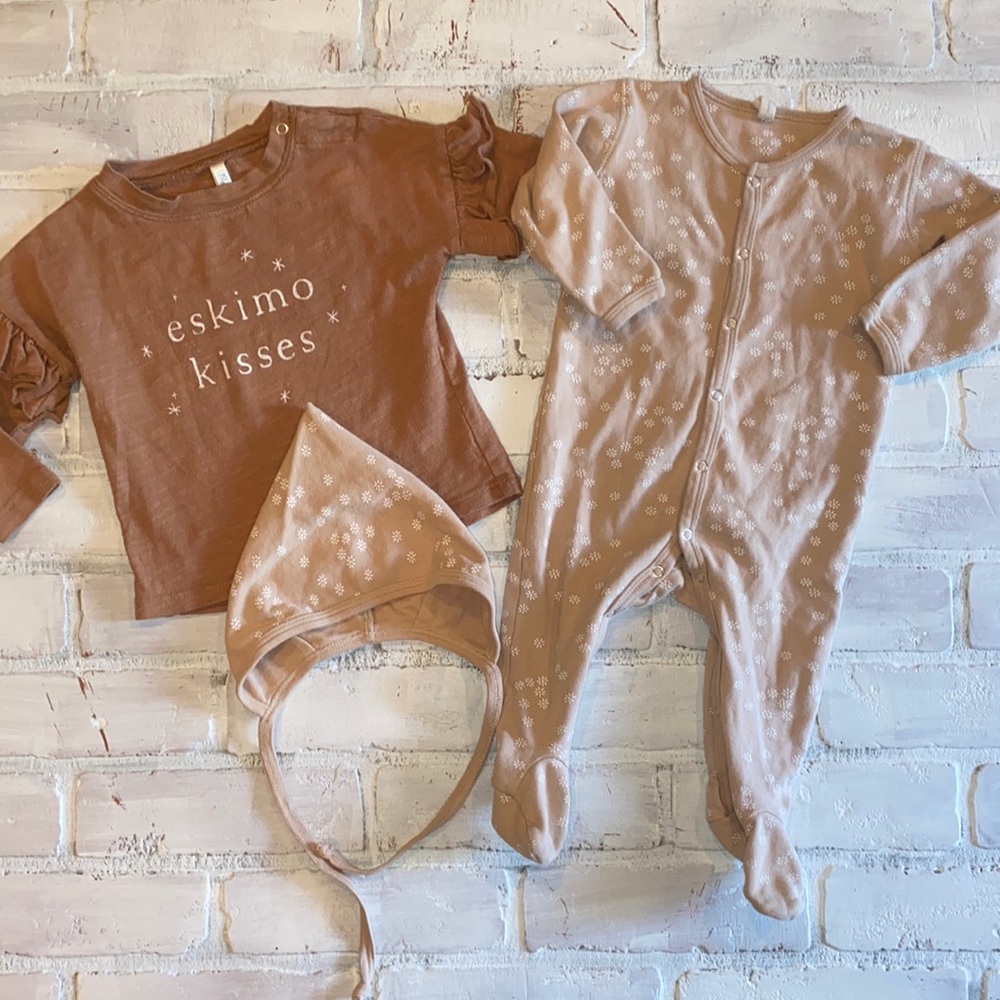 Rylee & Cru Eskimo kisses top & Quincy Mae star footie w elf hat 6/12m bundle